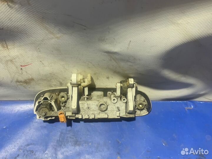 Ручка двери передняя левая honda fit aria