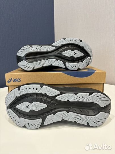 Беговые кроссовки asics novablast 4