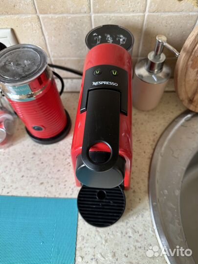 Кофемашина delonghi nespresso + капучинатор