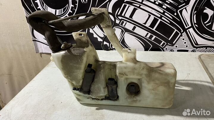 Бачок омывателя лобового стекла BMW 7 series E38