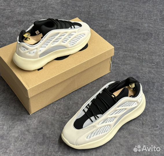 Кроссовки adidas yeezy boost 700 мужские