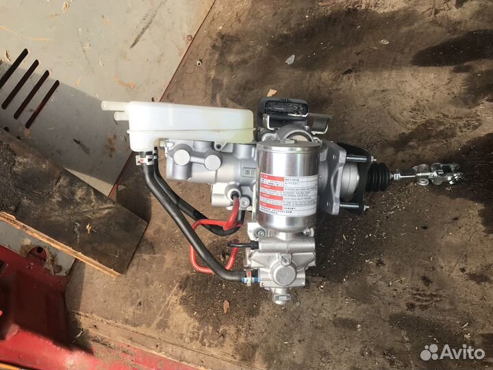 Главный тормозной Toyota Sienna 2,5h 2021г