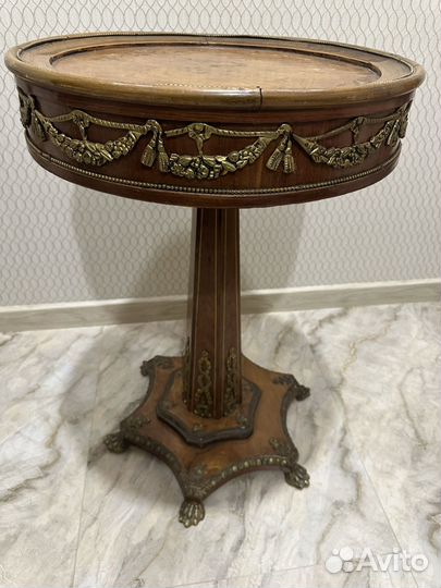 Стол Франция с латуными элементами