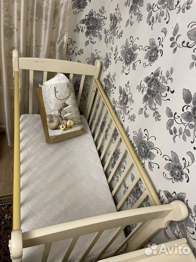 Кроватка детская с комодом