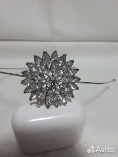 Ободок для волос со стеклянными вставками