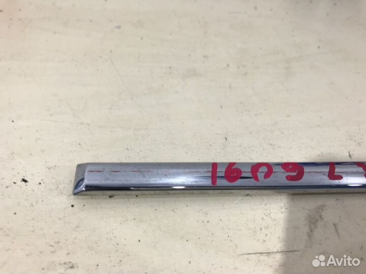 Молдинг двери задний левый Mercedes C200 W204