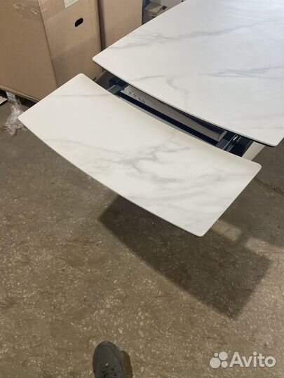 Стол из керамогранита