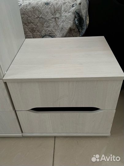 Тумба прикроватная