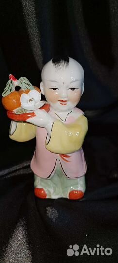 Фарфоровая статуэтка 