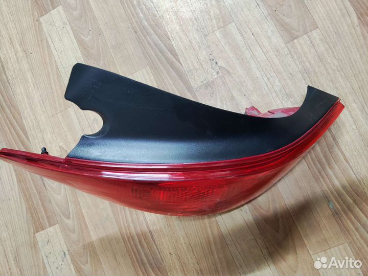 Задний фонарь peugeot 308
