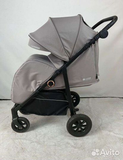 Коляска прогулочная на резинов колёсах Luxmom v1