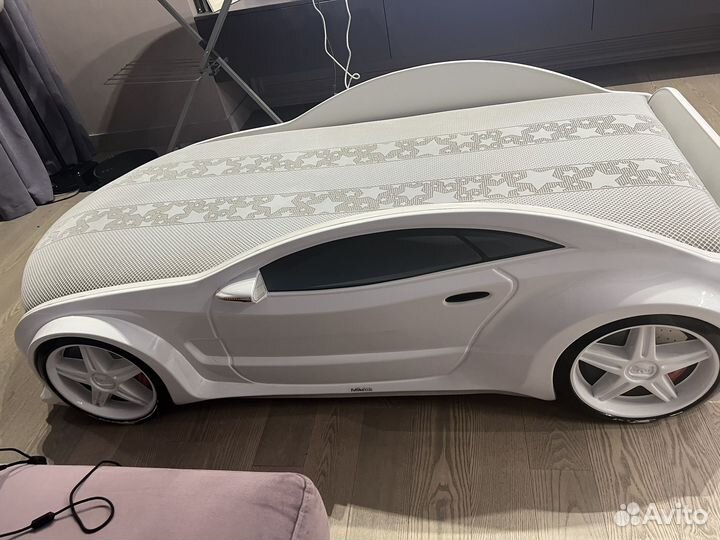 Детская кровать машина