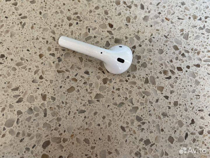 Apple airpods 1 левый наушник