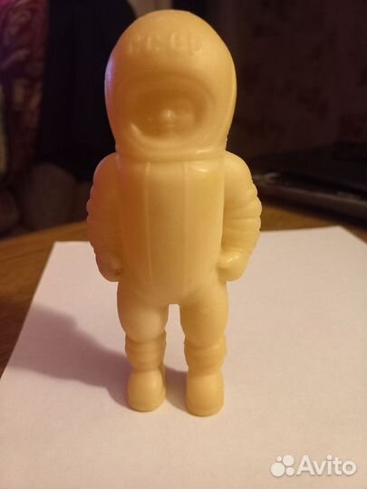 Игрушка космонавт СССР