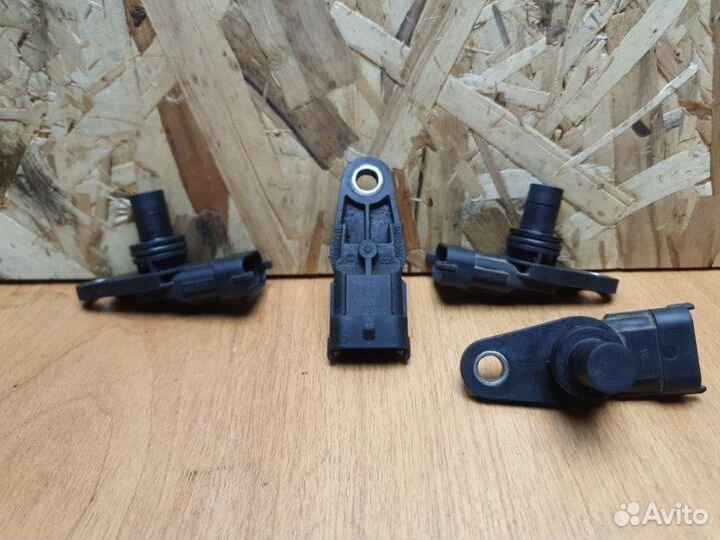 Датчик положения распредвала Cadillac Cts II LP1