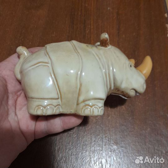 Фарфоровая статуэтка Носорог