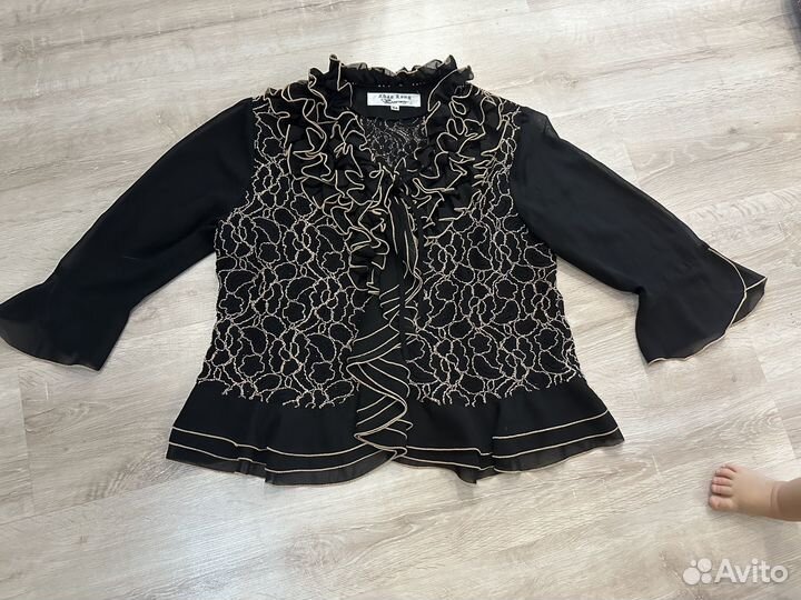 Костюмы женские