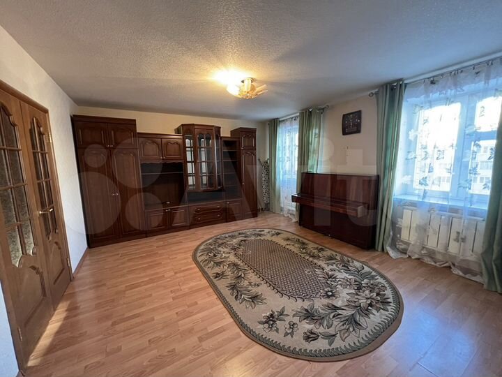 2-к. квартира, 72 м², 8/10 эт.