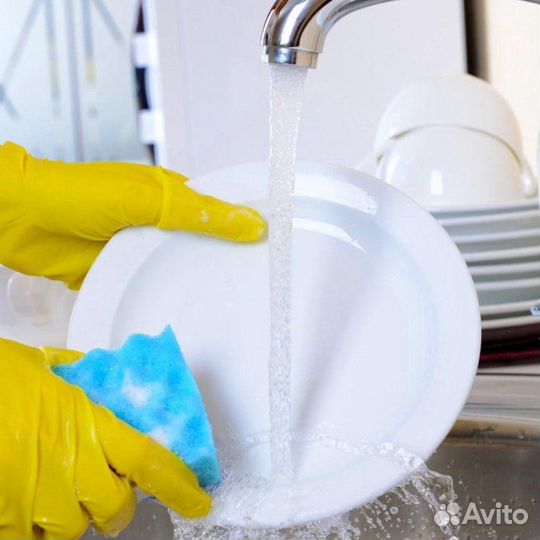 Кухонный работник в столовую