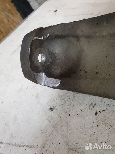 Кулак поворотный передний правый Cadillac Cts 2