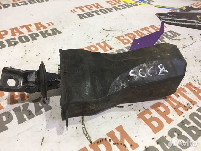 Ограничитель открытия задней двери Прав