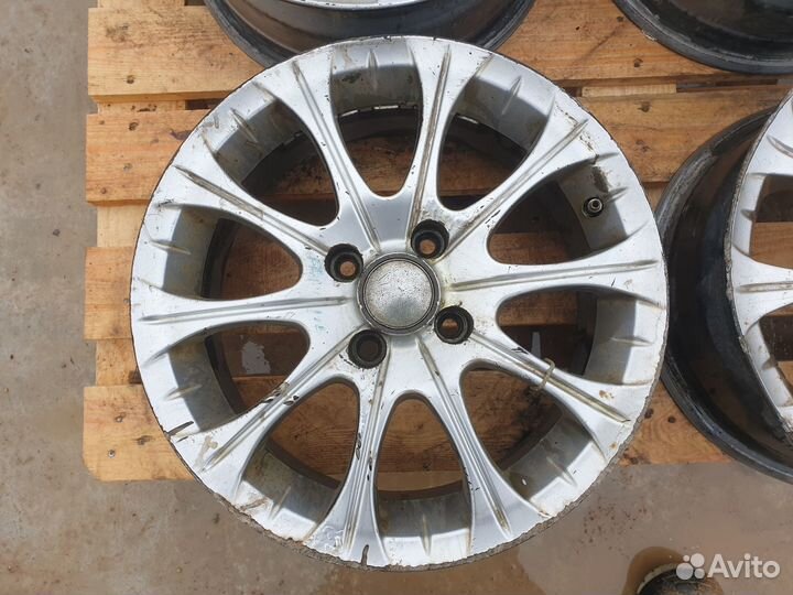 Комплект литых дисков R15 4x100 6J ET 38 skad