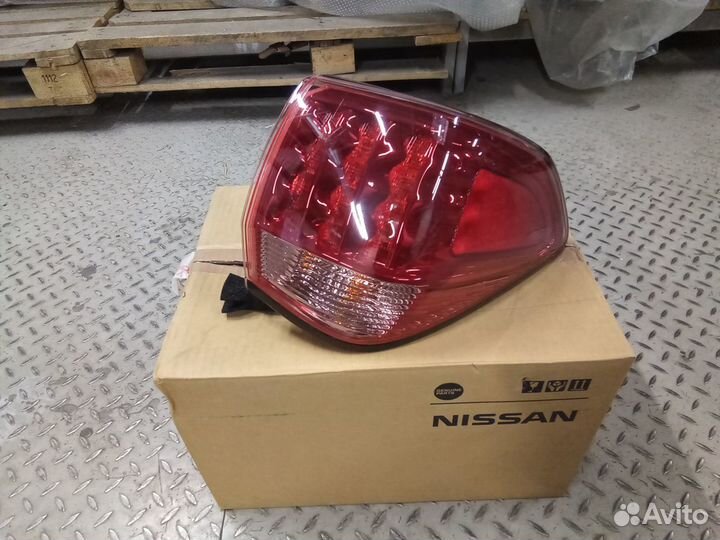 Фонарь задний правый Infiniti QX80 QX56 Z62