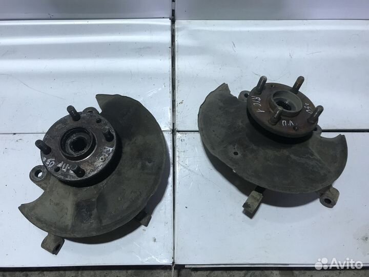 Поворотный кулак передний Kia Rio 1