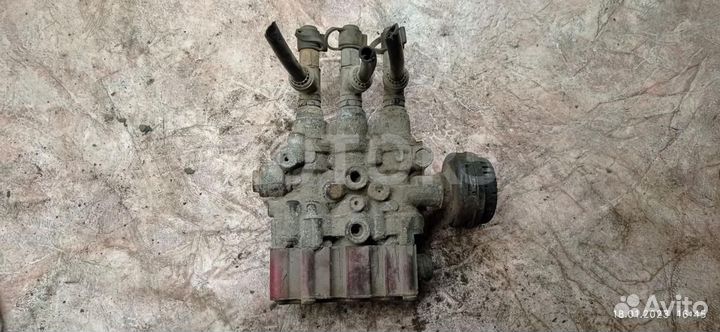 Кран уровня подвески Renault Magnum 2 2000