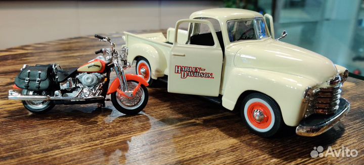 Модель авто Chevrolet и мото Harley Davidson