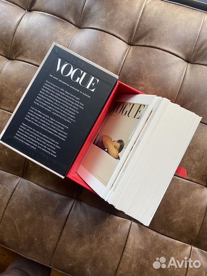 Открытки Vogue 100 iconic covers