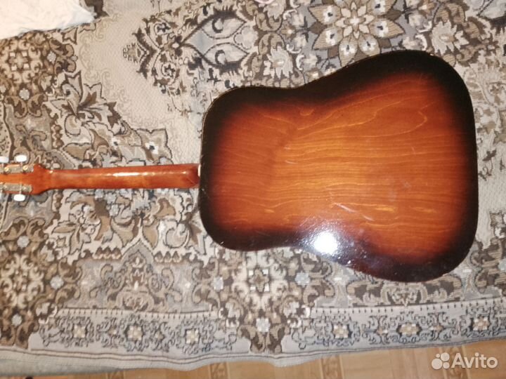 Акустическая гитара