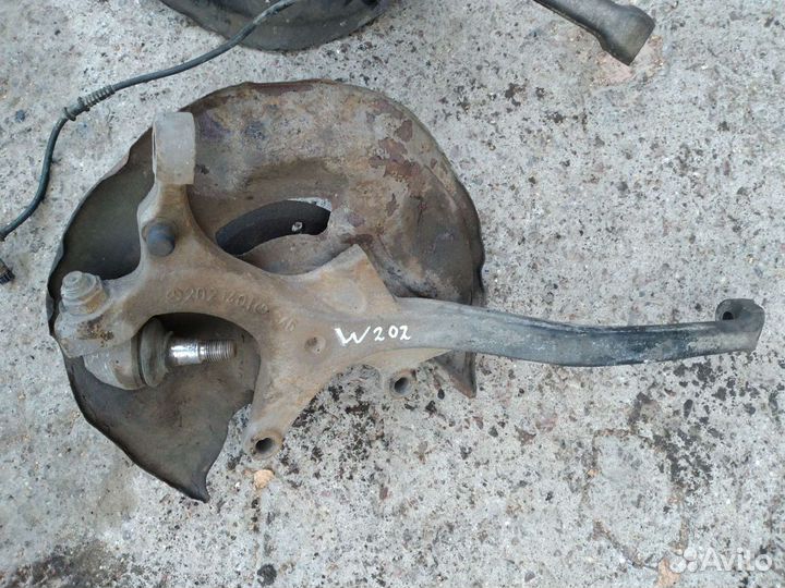 Поворотный кулак Mercedes W202