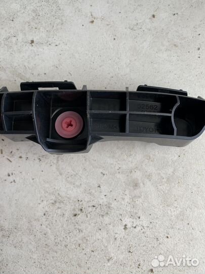 Кронштейн бампера задний правый Toyota Rav4