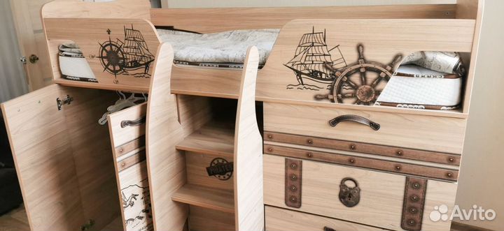 Двухъярусная кровать