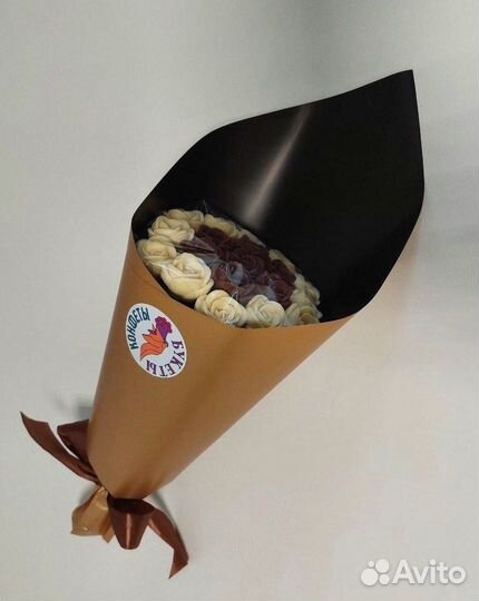 Букет из Белого и Молочного Шоколада - 19 Роз