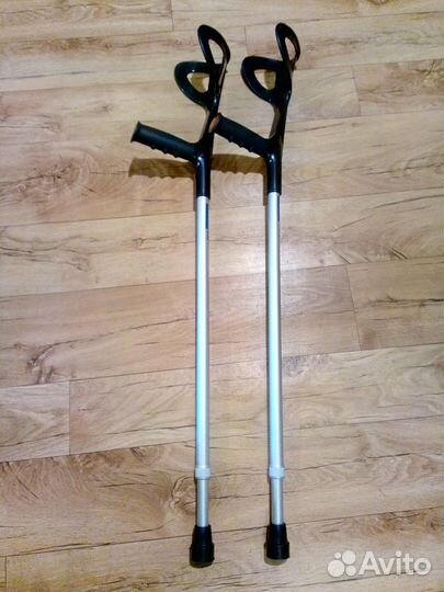 Костыли подлокотные черного цвета, новые