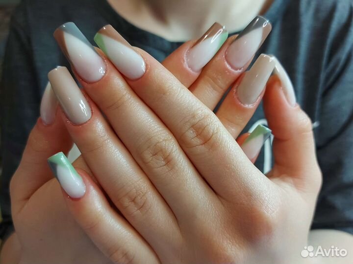 Маникюр с покрытием лаком