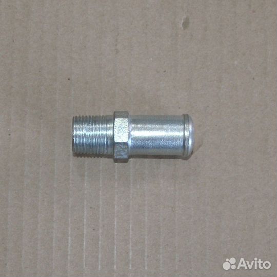 Штуцер кг3/8' под шланг д.16 водяного насоса змз-4