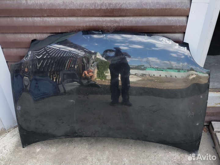 Капот на Volkswagen Polo 4