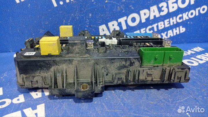 Блок предохранителей салона Opel Astra H универсал