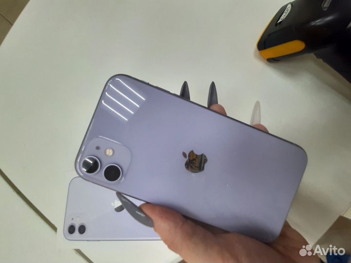iPhone 11, 64 ГБ