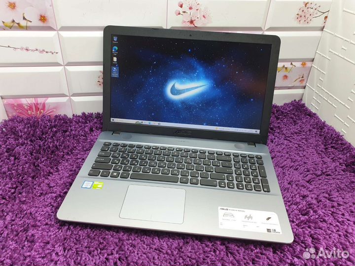 Asus Intel core i3 GeForce 920mx full HD