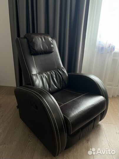 Кожаное кресло качалка
