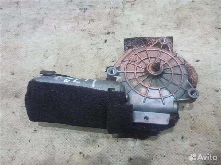 Мотор стеклоподъемника Volkswagen Caravelle 7DC