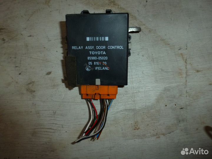 Блок управления двери Toyota Carina E