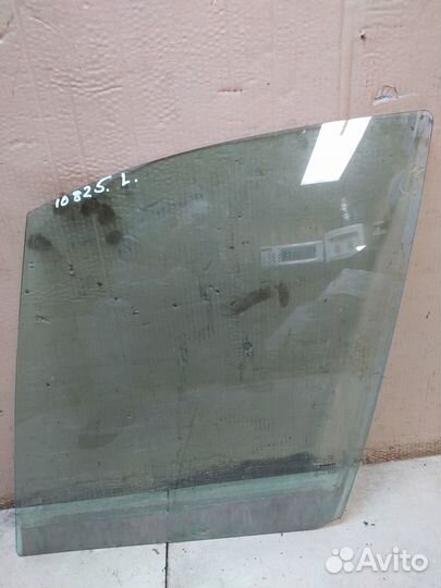 Стекло двери переднее левое Renault Scenic 1