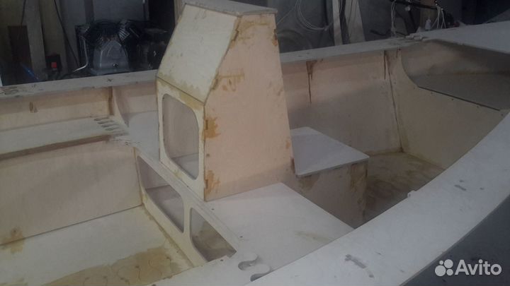 Продам моторную лодку