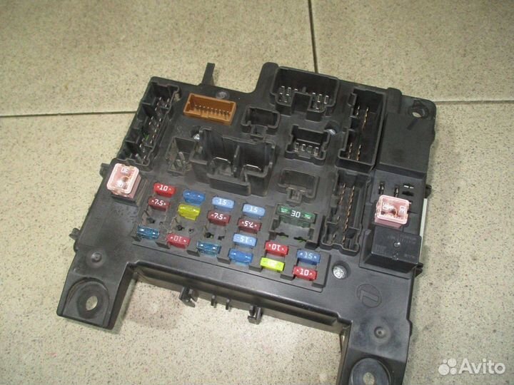 Блок предохранителей Mitsubishi Outlander XL