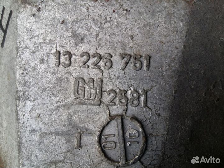 Кронштейн двигателя правый Opel Astra H 2004-2014